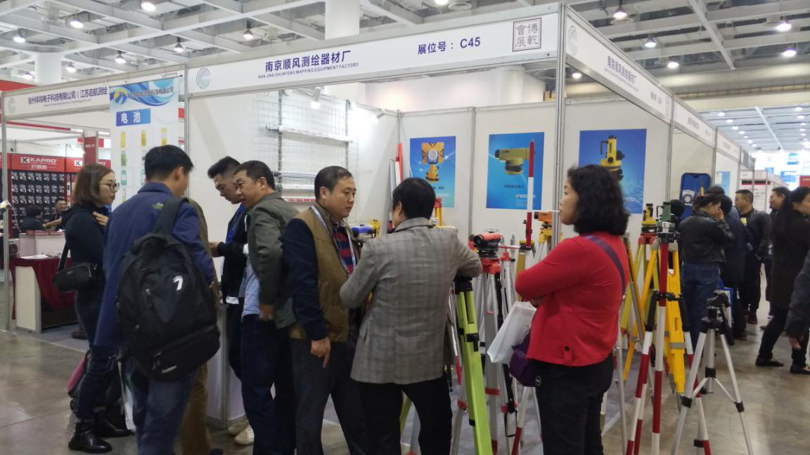 参加2019中国测绘地理信息技术设备展览会